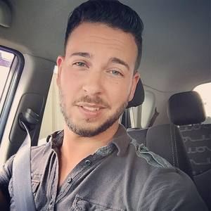 Meet your Posher, Derrick